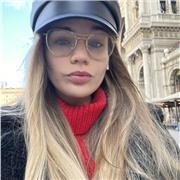 Studentessa diplomata al liceo linguistico, disponibile a dare una mano a chi non riesce a partire con il piede giusto